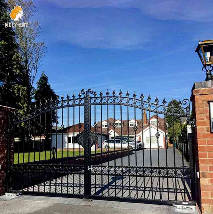 Modern Wrought Iron Gate for Luxury Garden Decor for Sale