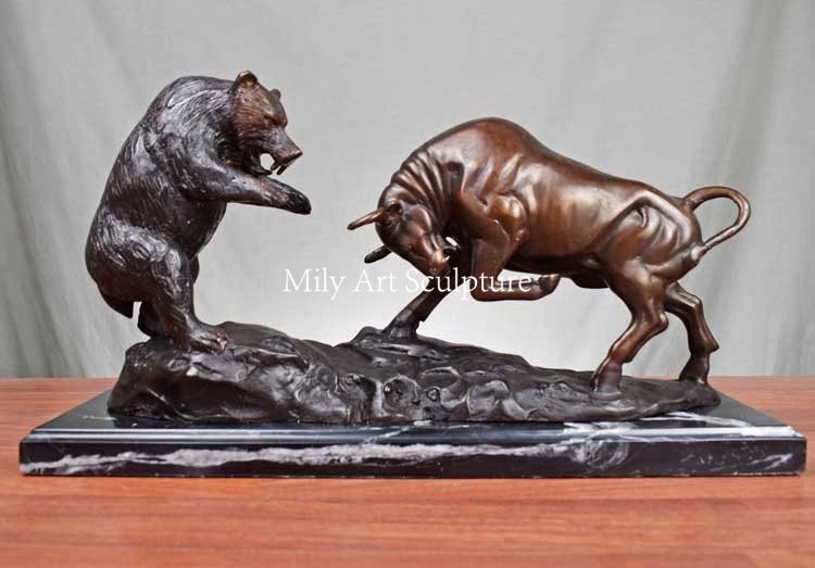 5.bronze bull and bear sculpture mily sculpture