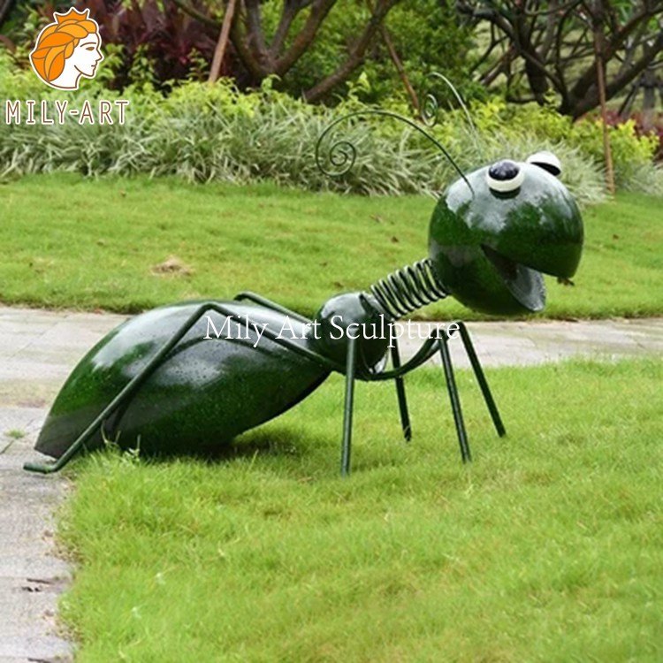 4.metal ant sculpture mily sculpture