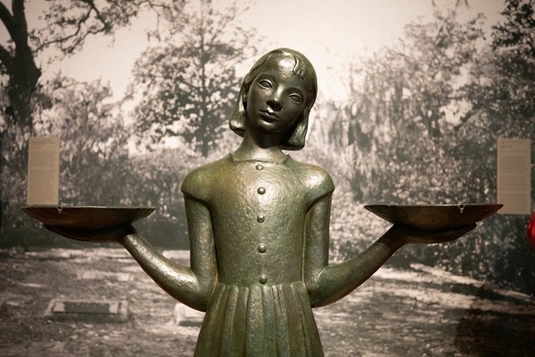 2.1.accept customization for the bird girl statue for sale-Mily Statue