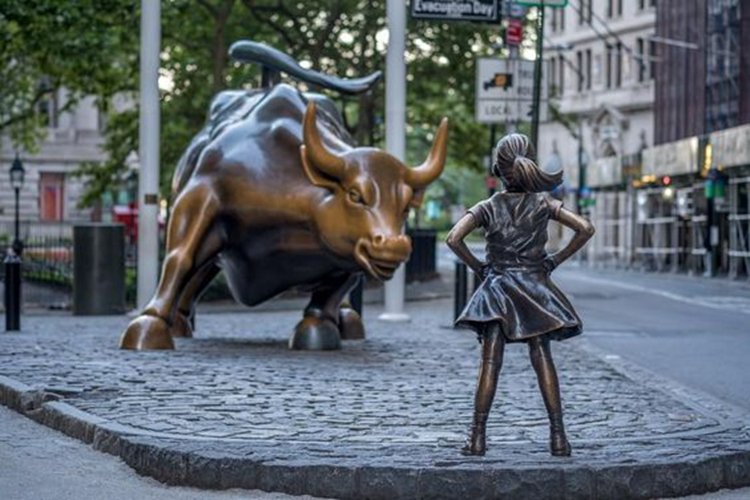 2.1.brave girl statue