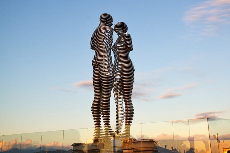 ali and nino sculpture