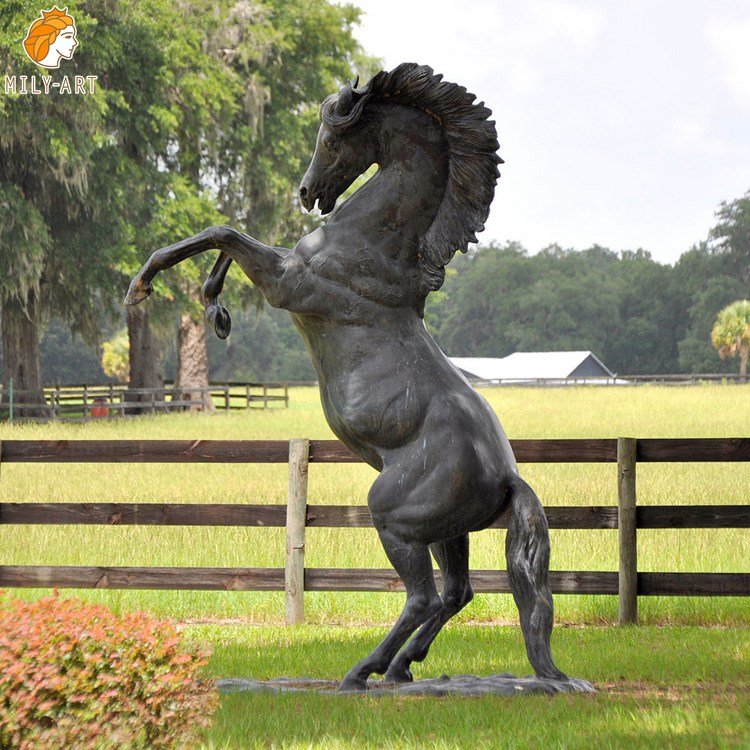 life size horse statue