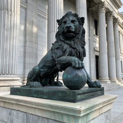 Bronze Casting Lion with Ball Statue