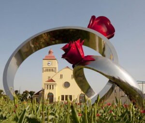 ring with rose sculpture