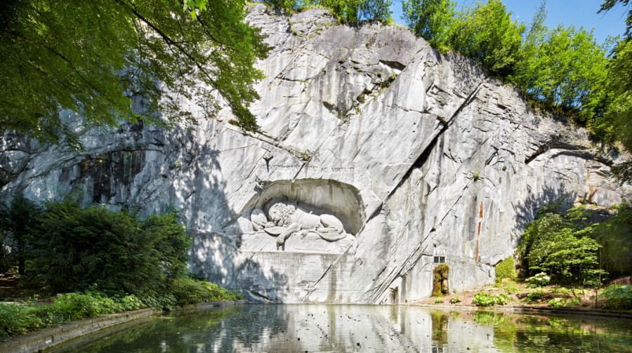 lion monument
