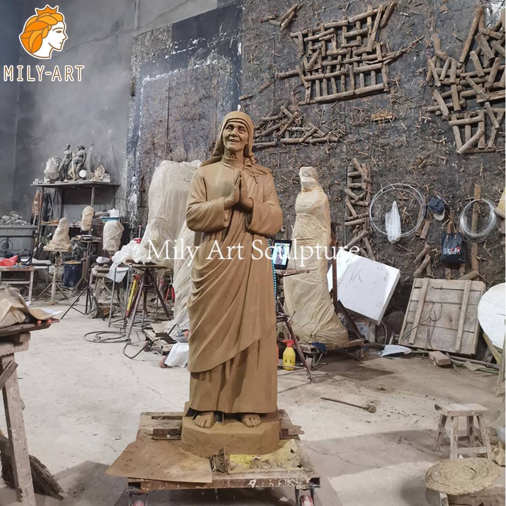 clay model of Mother Teresa Statue in Mily factory