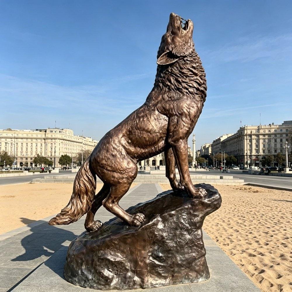 Casting Bronze Howling Wolf Sculpture