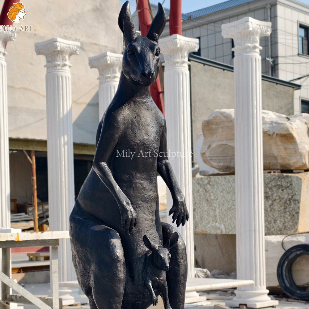 Life-Size Bronze Kangaroo Statue with a Cub MLBS-384 Life-Size Bronze Kangaroo Statue with a Cub Detail